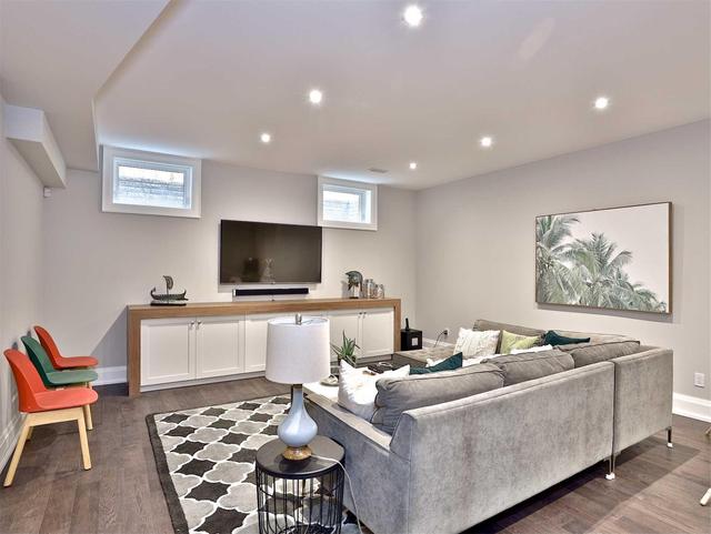 20 Douglas Cres, House detached with 4 bedrooms, 6 bathrooms and 2 parking in Toronto ON | Image 13