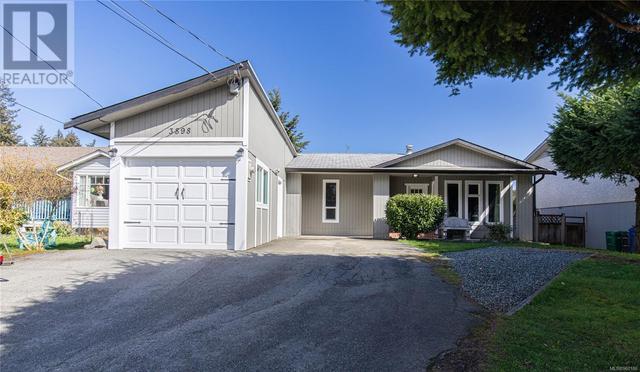 3898 Uplands Dr, House detached with 3 bedrooms, 2 bathrooms and 3 parking in Nanaimo BC | Image 1