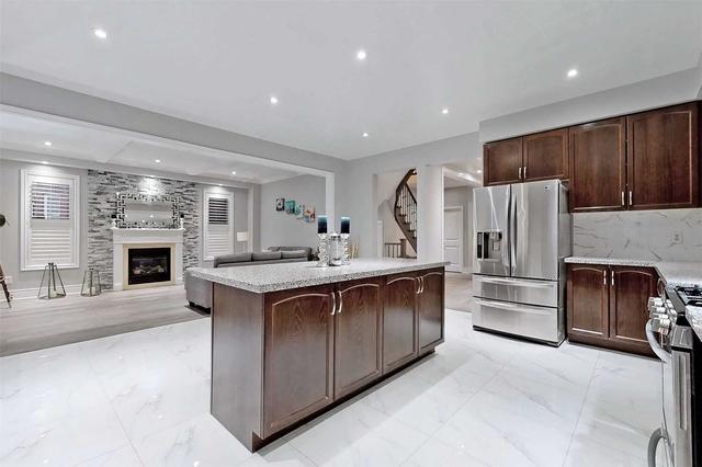 18 Rainbrook Clse, House detached with 5 bedrooms, 6 bathrooms and 7 parking in Brampton ON | Image 5
