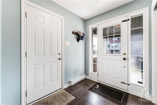12 Streambank Street, Townhouse with 2 bedrooms, 2 bathrooms and 3 parking in Ottawa ON | Image 4