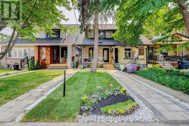 39 Baltic Ave, House semidetached with 3 bedrooms, 3 bathrooms and 1 parking in Toronto ON | Image 1