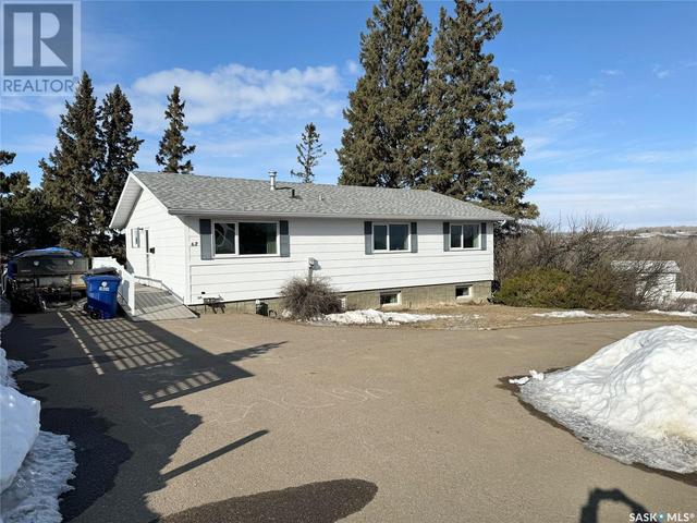62 28th Street, House detached with 5 bedrooms, 3 bathrooms and null parking in Battleford SK | Image 1