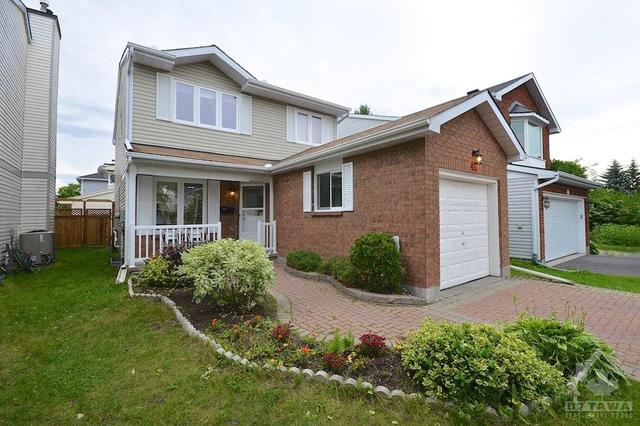 42 Saddle Crescent, House detached with 3 bedrooms, 4 bathrooms and 3 parking in Ottawa ON | Image 2