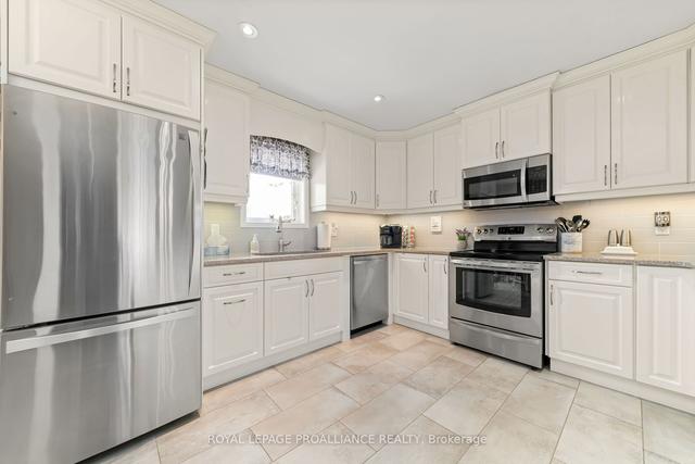 60 Forchuk Cres, House detached with 3 bedrooms, 3 bathrooms and 6 parking in Quinte West ON | Image 2