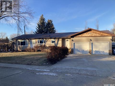 706 Grey Avenue, House detached with 5 bedrooms, 2 bathrooms and null parking in Grenfell SK | Card Image