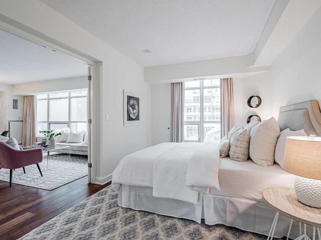 322 - 350 Wellington St W, Condo with 2 bedrooms, 2 bathrooms and 0 parking in Toronto ON | Image 4