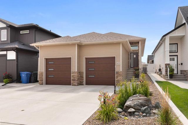 605 Somerside View Se, House detached with 3 bedrooms, 3 bathrooms and 4 parking in Medicine Hat AB | Image 1