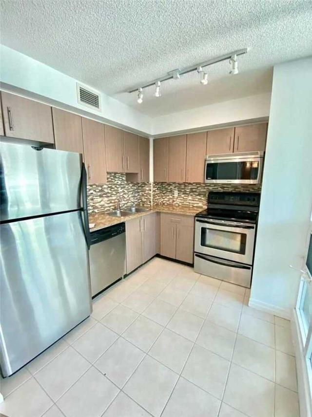 510 - 12 Yonge St, Condo with 2 bedrooms, 2 bathrooms and 1 parking in Toronto ON | Image 3