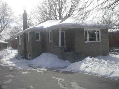 362 Burnhamthorpe Rd, House detached with 2 bedrooms, 2 bathrooms and 2 parking in Toronto ON | Image 1