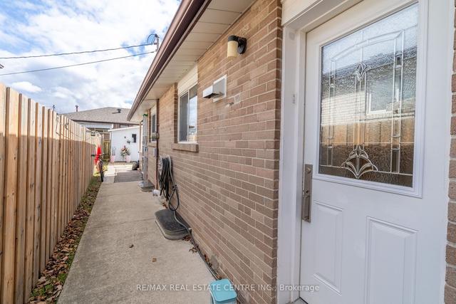 19 Netherly Dr, House detached with 3 bedrooms, 2 bathrooms and 3 parking in Toronto ON | Image 21