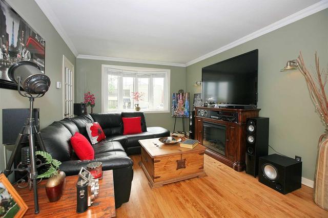 21 Murray Rd, House detached with 2 bedrooms, 1 bathrooms and 6 parking in Toronto ON | Image 3