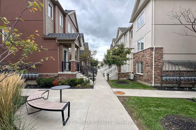 95 - 2500 Hill Rise Crt, Townhouse with 3 bedrooms, 3 bathrooms and 1 parking in Oshawa ON | Image 12
