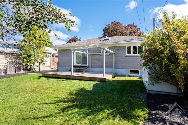 2036 Dorval Avenue, House detached with 3 bedrooms, 2 bathrooms and 4 parking in Ottawa ON | Image 4