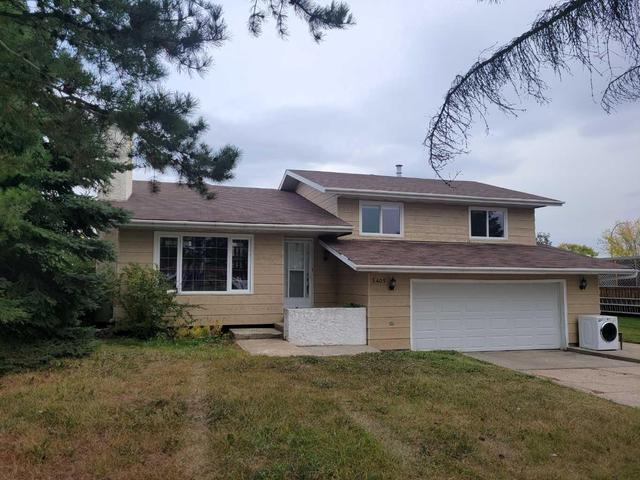 5405 52 Street, House detached with 4 bedrooms, 3 bathrooms and 4 parking in Berwyn AB | Image 1