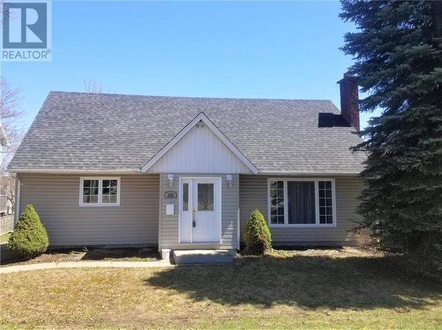 330 Wedgewood Ave, House detached with 4 bedrooms, 2 bathrooms and null parking in Riverview NB | Card Image