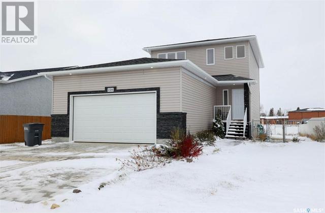 220 Willow Street, House detached with 3 bedrooms, 3 bathrooms and null parking in Pense SK | Image 40