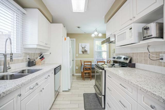 89 Cabernet Circ, House detached with 3 bedrooms, 2 bathrooms and 3 parking in Toronto ON | Image 2