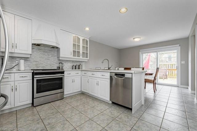50 Clythe Creek Drive, House detached with 3 bedrooms, 3 bathrooms and 4 parking in Guelph ON | Image 2