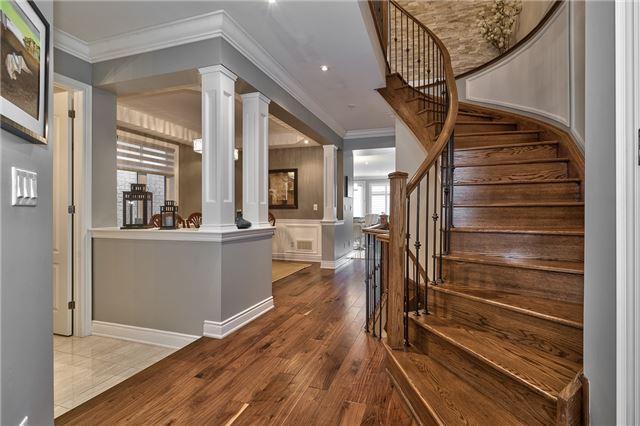 2426 Chateau Common, House attached with 4 bedrooms, 4 bathrooms and 2 parking in Oakville ON | Image 2