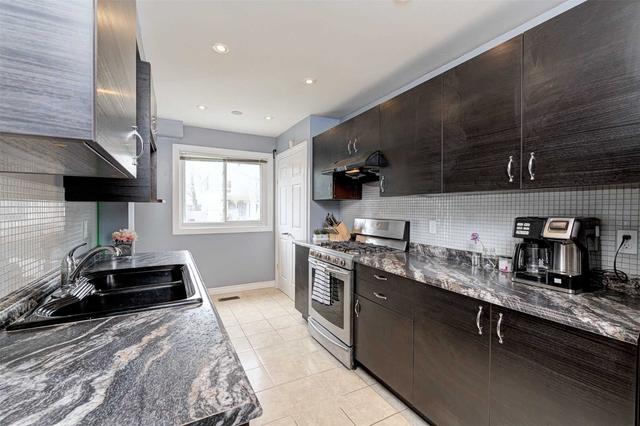 22 Grand Rapids Sq, House detached with 3 bedrooms, 2 bathrooms and 5 parking in Brampton ON | Image 34