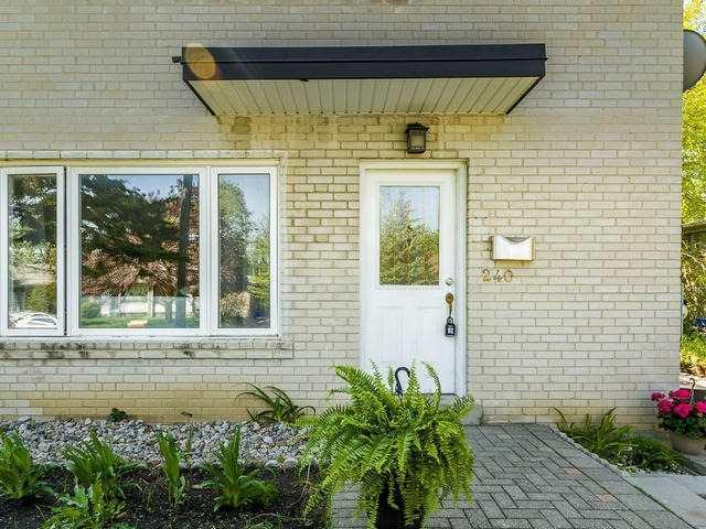 240 Alsace Rd, House semidetached with 3 bedrooms, 2 bathrooms and 4 parking in Richmond Hill ON | Image 2