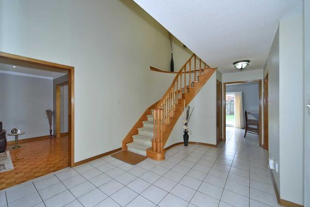 26 Cinrickbar Dr, House detached with 4 bedrooms, 4 bathrooms and 6 parking in Toronto ON | Image 8