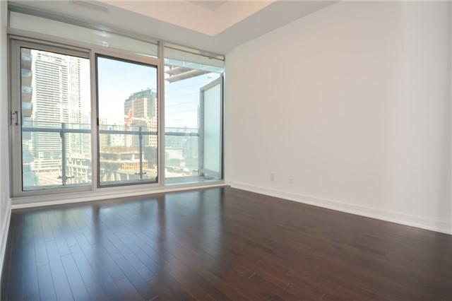1001 - 14 York St, Condo with 3 bedrooms, 2 bathrooms and 1 parking in Toronto ON | Image 5