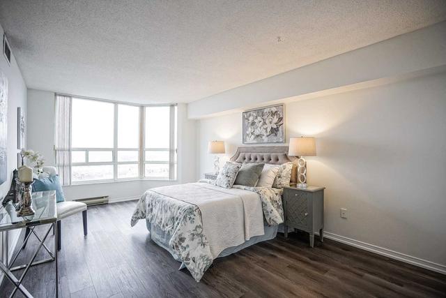 1215 - 250 Webb Dr, Condo with 2 bedrooms, 2 bathrooms and 1 parking in Mississauga ON | Image 31