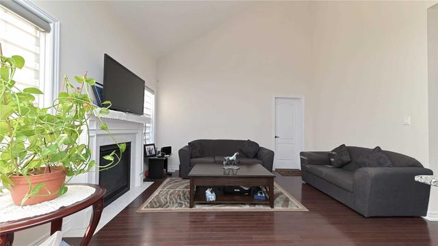 44 Lobelia St, Condo with 2 bedrooms, 3 bathrooms and 4 parking in Brampton ON | Image 5