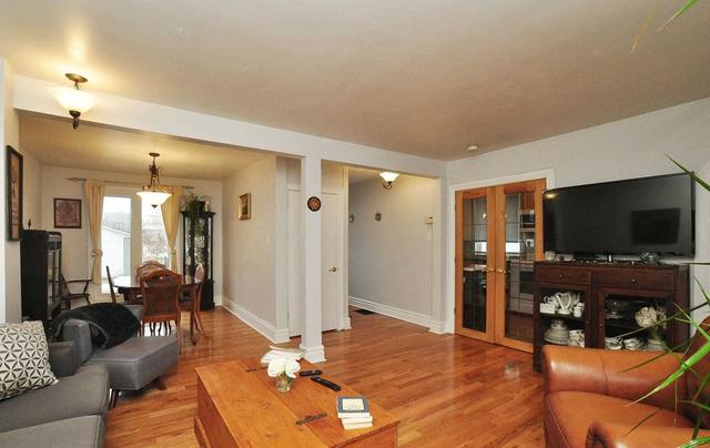 25 Neilson Ave, House detached with 2 bedrooms, 2 bathrooms and 3 parking in Toronto ON | Image 9