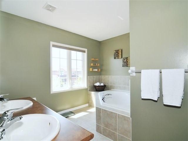 30 Oceanpearl Cres, House detached with 3 bedrooms, 3 bathrooms and 3 parking in Whitby ON | Image 13