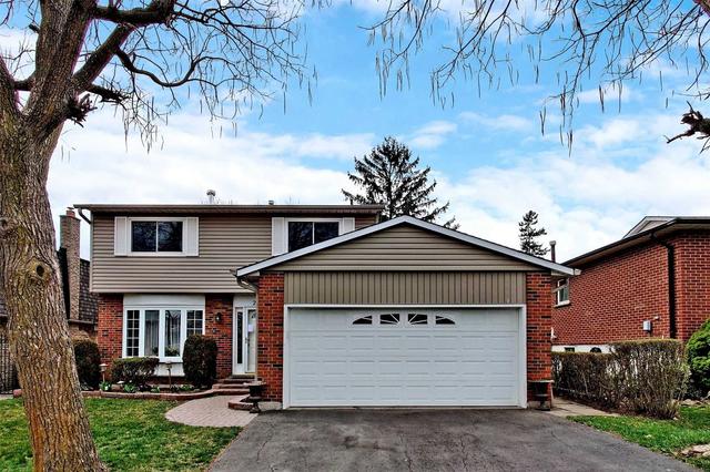 229 Centre St N, House detached with 4 bedrooms, 2 bathrooms and 4 parking in Brampton ON | Image 1