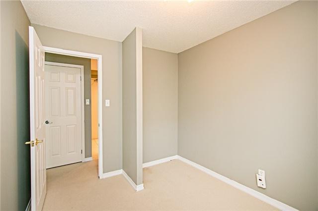 311 - 124 Aspen Springs Dr, Condo with 2 bedrooms, 1 bathrooms and 1 parking in Clarington ON | Image 9