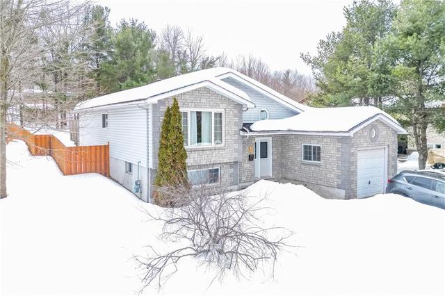 1294 Victoria Street, House detached with 3 bedrooms, 2 bathrooms and 3 parking in Petawawa ON | Image 4