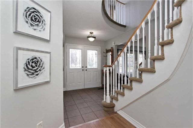 31 Valleywood Dr, House detached with 4 bedrooms, 4 bathrooms and 2 parking in Whitby ON | Image 2