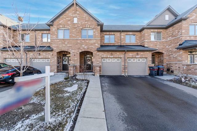 29 Davenfield Circ, House attached with 3 bedrooms, 4 bathrooms and 3 parking in Brampton ON | Image 1