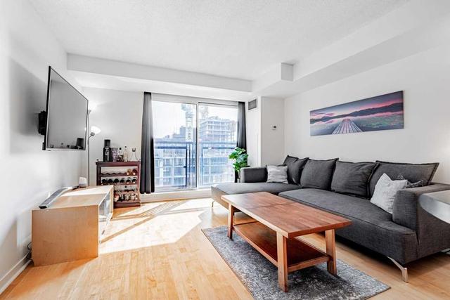 1006 - 75 Dalhousie St, Condo with 2 bedrooms, 1 bathrooms and 0 parking in Toronto ON | Image 3
