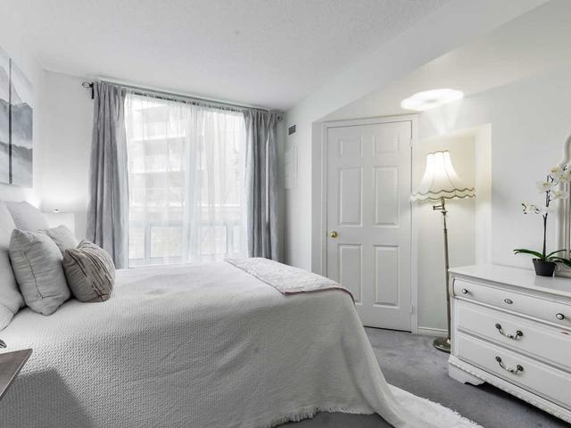305 - 5 Emerald Lane, Condo with 2 bedrooms, 1 bathrooms and 1 parking in Vaughan ON | Image 10