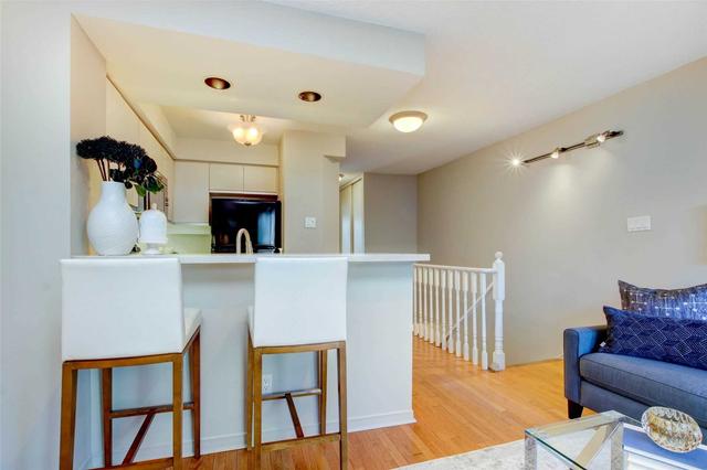 a - 168 Niagara St, Townhouse with 1 bedrooms, 1 bathrooms and 1 parking in Toronto ON | Image 2