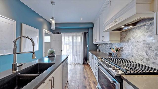 179 Gilbert Ave, House detached with 3 bedrooms, 4 bathrooms and 1 parking in Toronto ON | Image 3