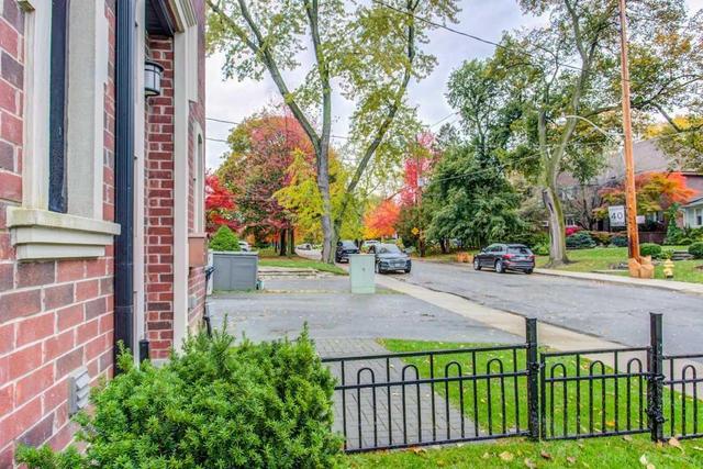 1256 Avenue Rd, House attached with 4 bedrooms, 5 bathrooms and 2 parking in Toronto ON | Image 3
