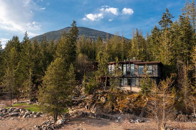 285 Kootenay Lake Road, House detached with 3 bedrooms, 4 bathrooms and 2 parking in Central Kootenay E BC | Image 3