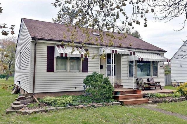 1031 Kent Ave, House detached with 2 bedrooms, 1 bathrooms and 5 parking in Oakville ON | Image 19