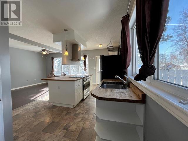 4814 5 Avenue, House detached with 2 bedrooms, 1 bathrooms and 3 parking in Edson AB | Image 9
