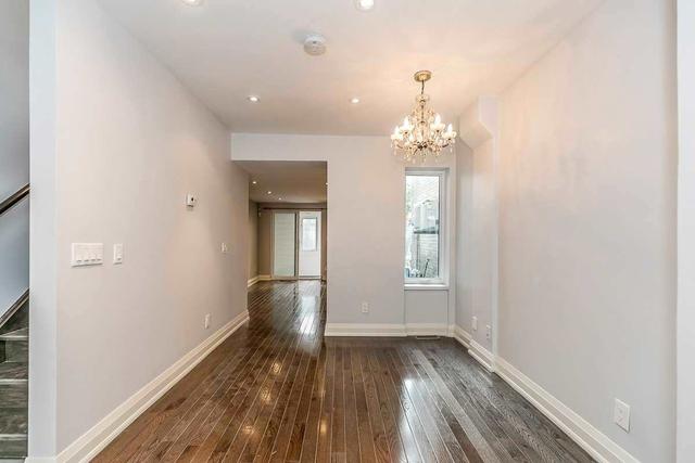 257 Claremont St, House attached with 2 bedrooms, 2 bathrooms and 0 parking in Toronto ON | Image 7