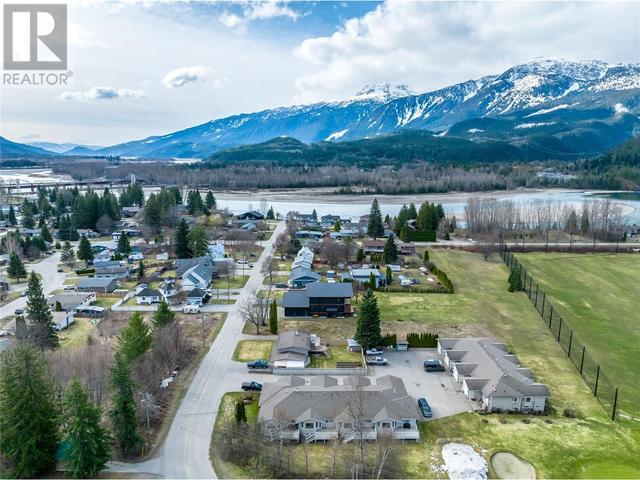 3 - 151 Columbia Park Drive, House attached with 3 bedrooms, 1 bathrooms and 2 parking in Revelstoke BC | Image 5
