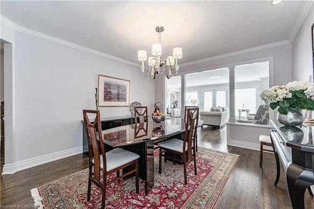 220 Robinson St, House attached with 3 bedrooms, 3 bathrooms and 2 parking in Oakville ON | Image 2