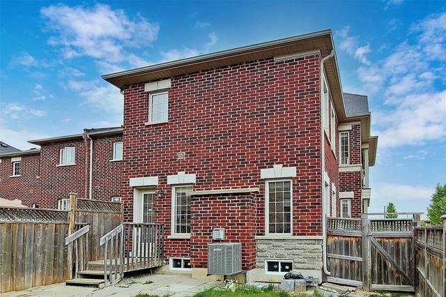 2 Moore's Crt, House attached with 4 bedrooms, 3 bathrooms and 3 parking in Markham ON | Image 22