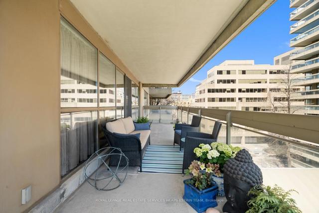 607 - 63 St Clair Ave W, Condo with 2 bedrooms, 2 bathrooms and 2 parking in Toronto ON | Image 32