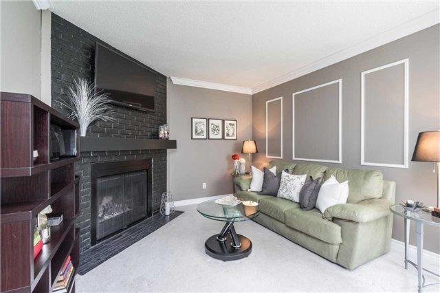 62 La Peer Blvd, House semidetached with 3 bedrooms, 2 bathrooms and 1 parking in Toronto ON | Image 4